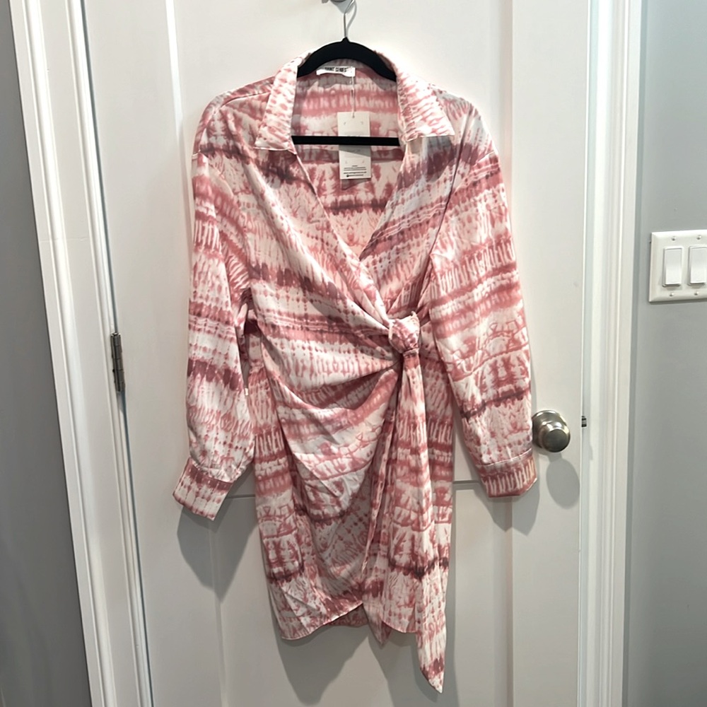 Beautiful pink and white print wrap dress !!